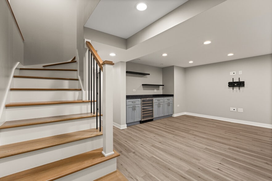 Building Photo - 3608 W Diversey Ave