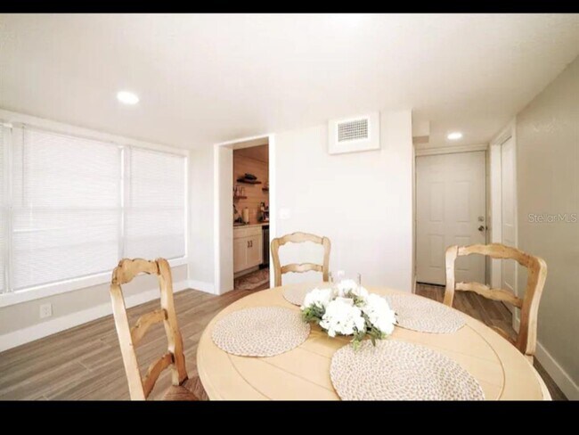 Building Photo - 54 Rivershore Dr