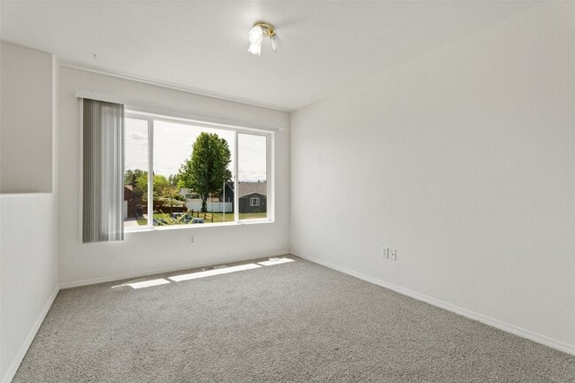 Building Photo - 814