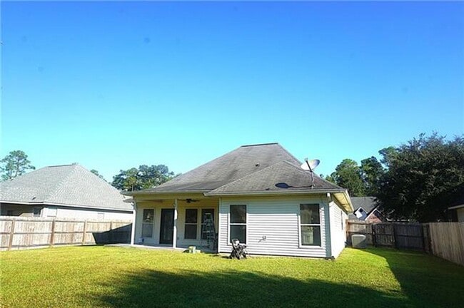 Building Photo - 3 Bedroom, 2 Bath Home