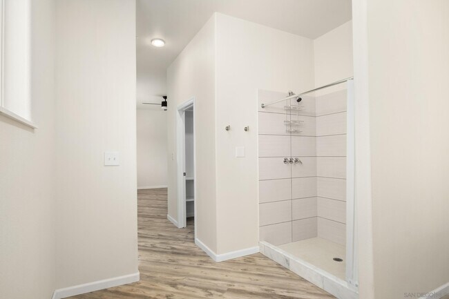 Building Photo - 9427 Vista Dr