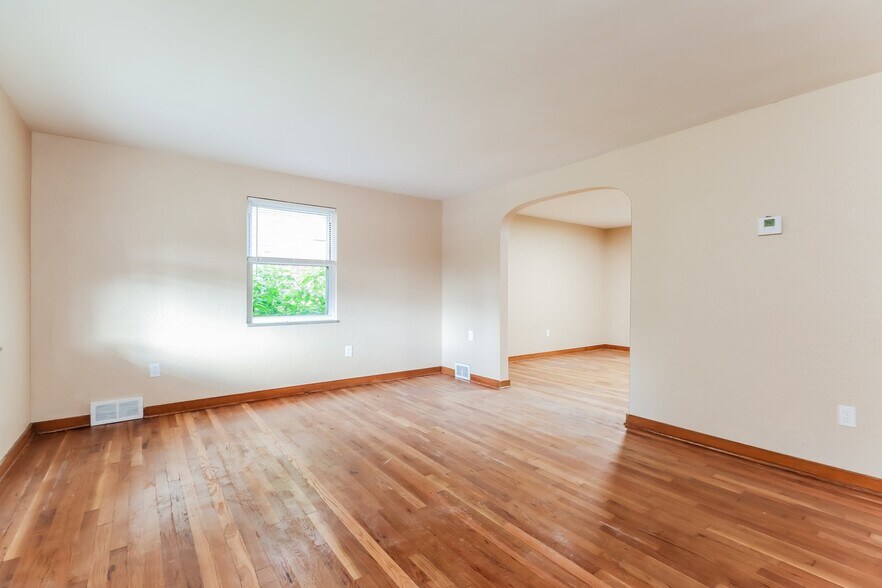 Building Photo - 65 W Bellecrest Ave