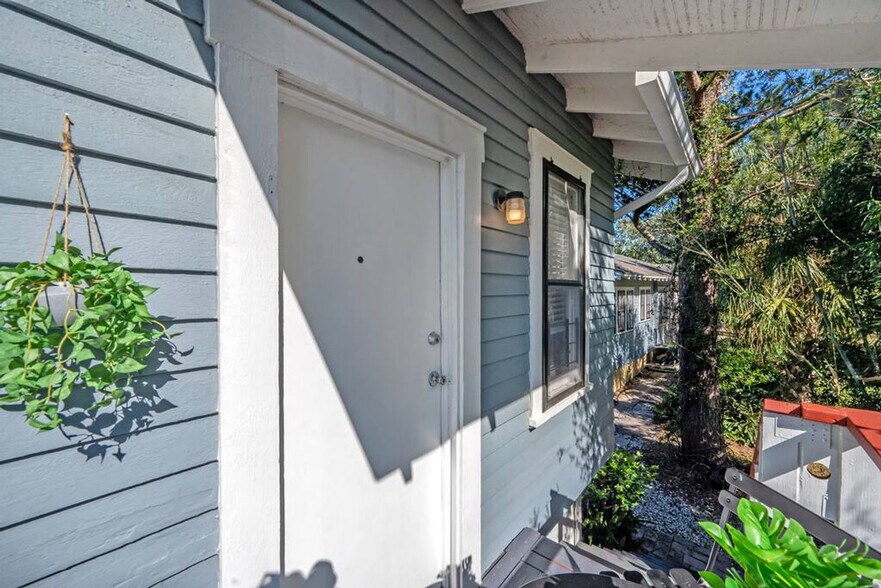 Building Photo - 5708 N Suwanee Ave