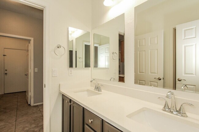 Building Photo - 14338 W Crocus Dr