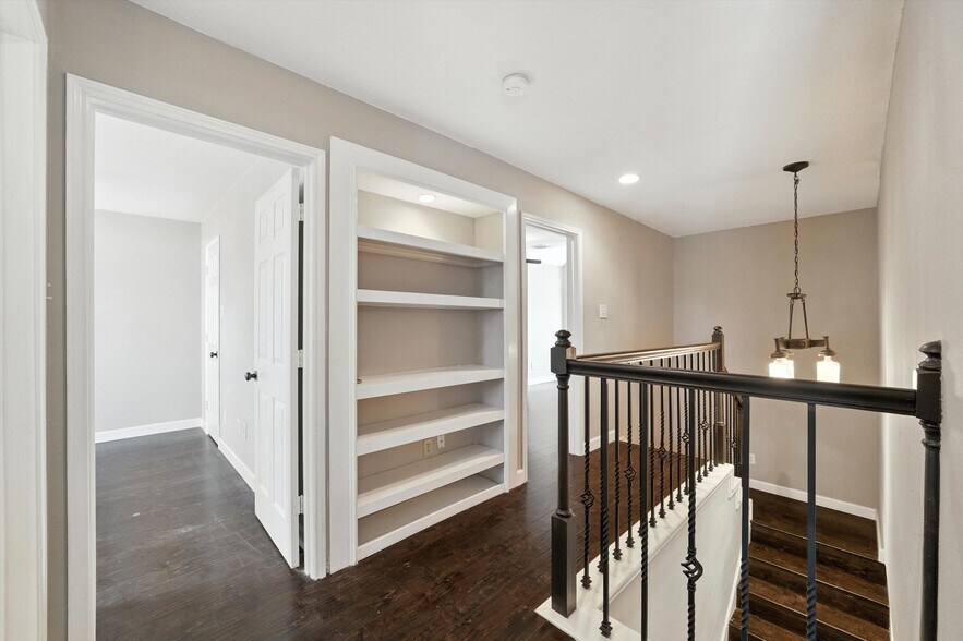 Building Photo - 9128 Cumberland Dr