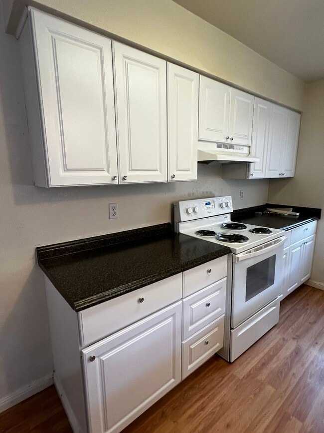 Building Photo - 2950 Harding Cir