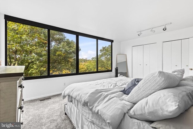 Building Photo - 2216 S Quincy St