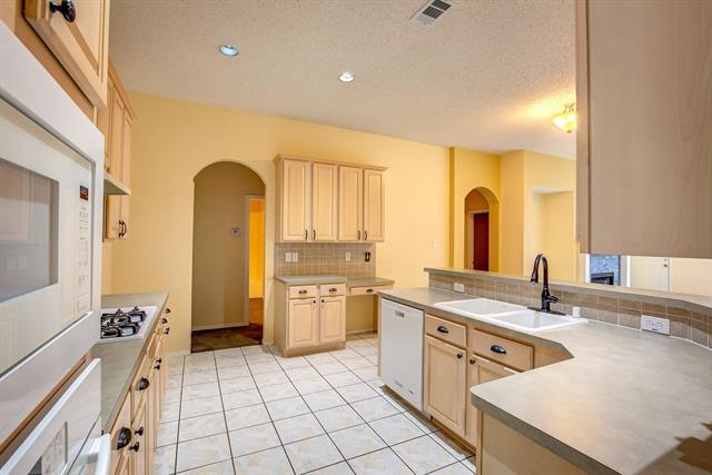 Building Photo - 5713 Meadows Way