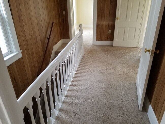 Building Photo - 3 bedroom 1 bath house