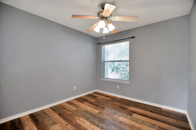 Building Photo - 18234 Drum Heller Ln