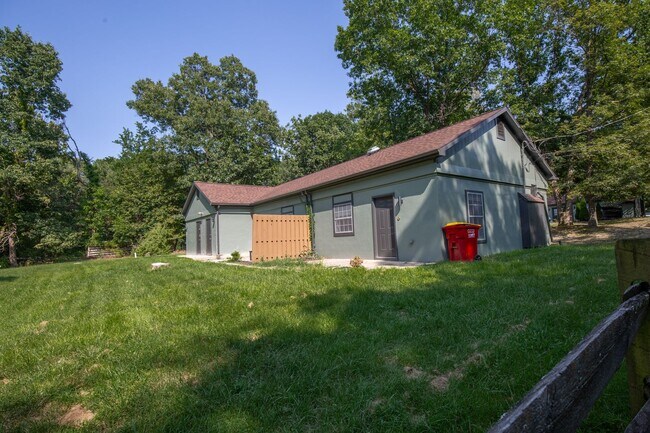 Building Photo - 115 Old Bridge Rd