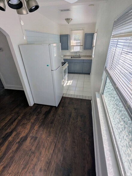 Building Photo - 209 10th St