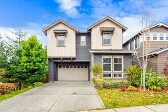 Building Photo - Gorgeous Tons of Upgrades 3 Bedroom Loft &...