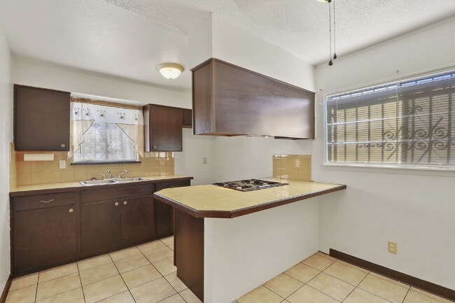 Building Photo - 5440 Viceroy Dr