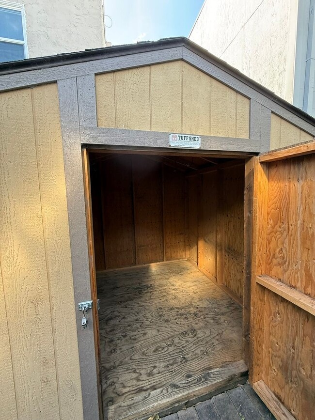 Building Photo - 5BR 1.5BA Berkeley Home | W/D, Dishwasher, Backyard + Storage Near Shattuck & Berkeley Bowl