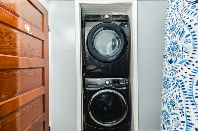 Building Photo - 4123 Avenue Q