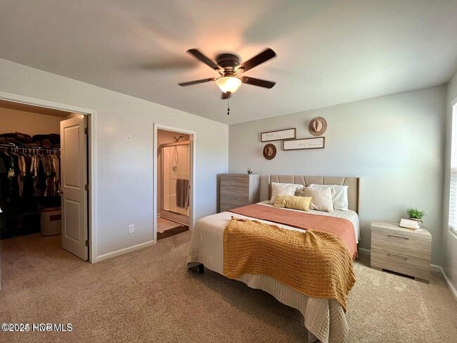 Building Photo - 407 Hope Ln