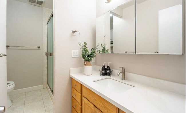 Building Photo - 1173 Capri Dr