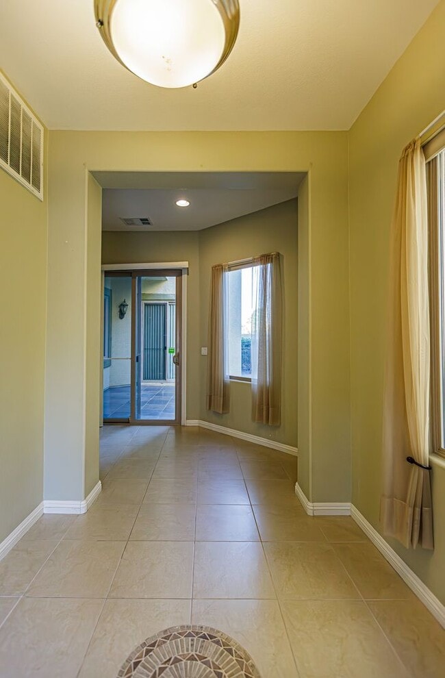 Building Photo - Queensridge Home