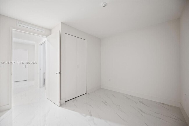 Building Photo - 700 NE 24th St