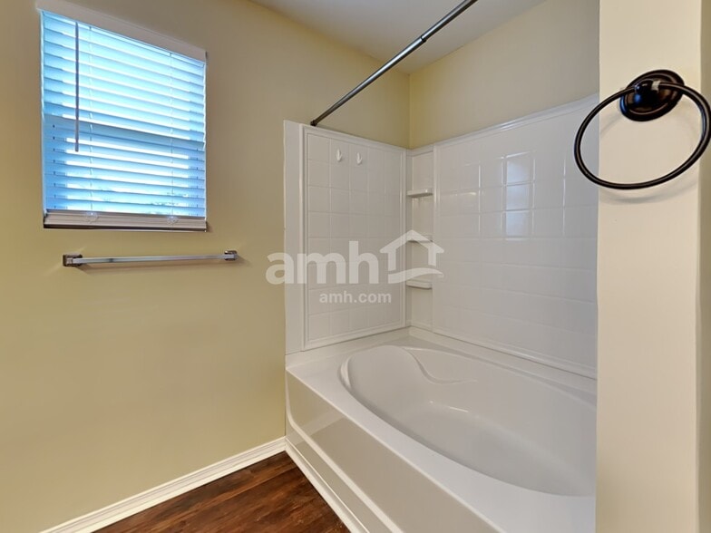 Building Photo - 8859 Arbor Glen Dr