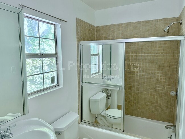 Building Photo - 358 N San Vicente Blvd