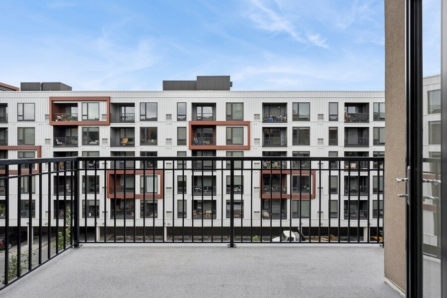 Building Photo - 3104 W Lake St