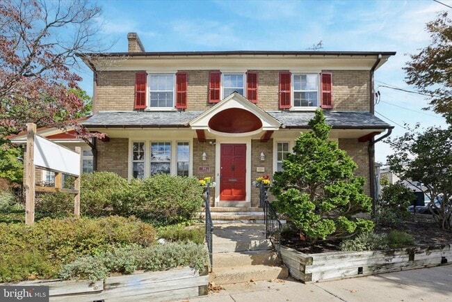 Primary Photo - 21 S Clinton St