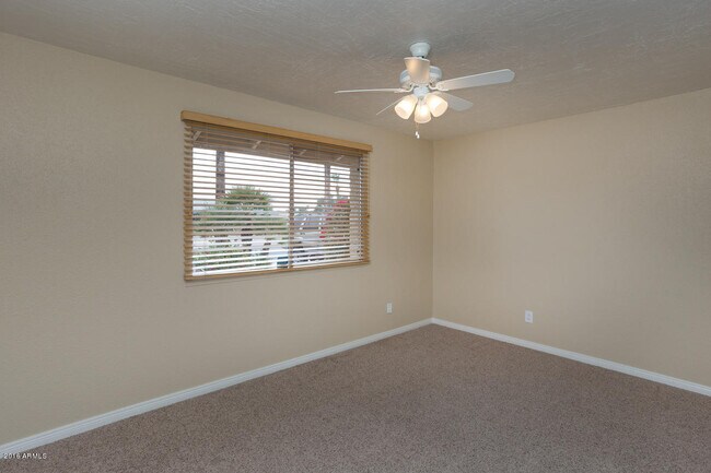 Building Photo - 610 E Malibu Dr
