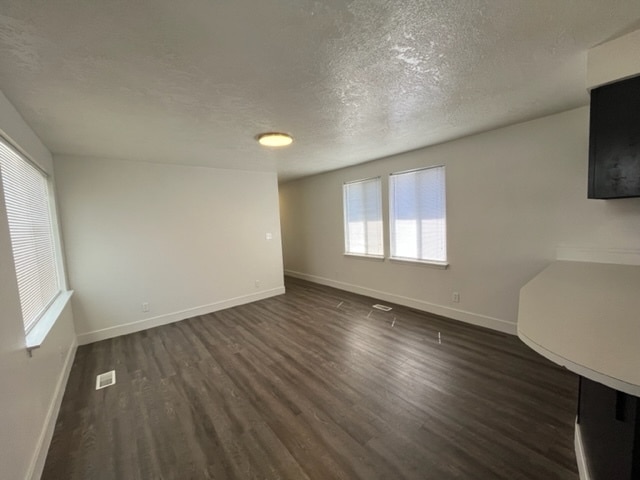 Building Photo - 2717 W Regan Ave