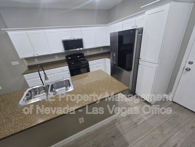 Building Photo - 9389 Black Wolf Ave