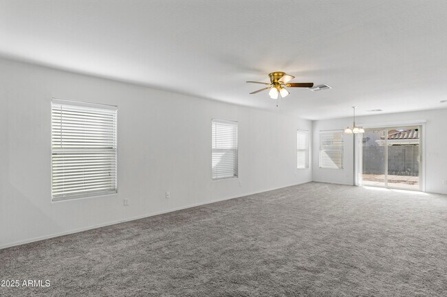 Building Photo - 40925 W Patricia Ln