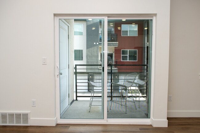 Building Photo - 459 W 15 S