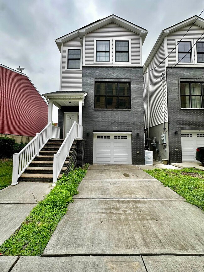 Building Photo - 20 Fisk St