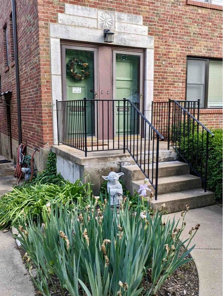 Building Photo - 1256 1/2 Moorlands Dr