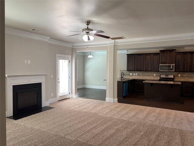 Building Photo - 410 Live Oak Pass