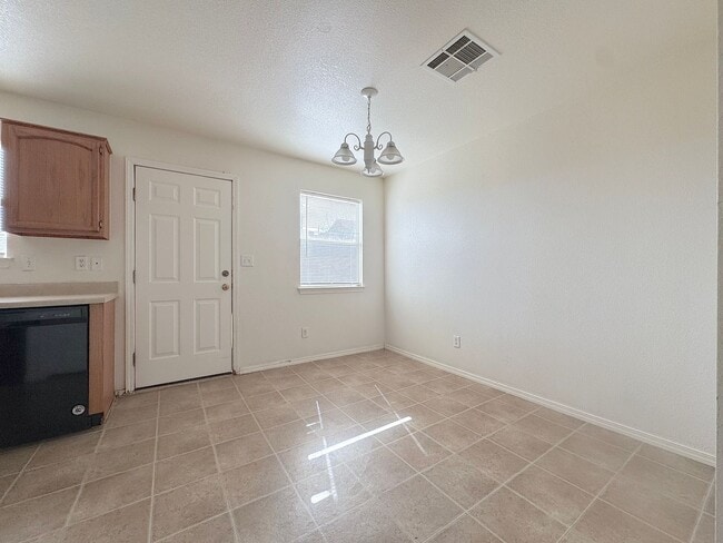 Building Photo - Northeast El Paso 3 Bed Refrig A/C