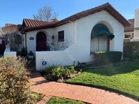 Building Photo - 3 Bedroom, hardwood floors, garage, A/C, Solar