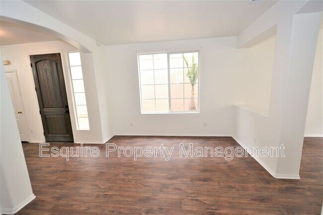 Building Photo - 2861 Golf Villa Way