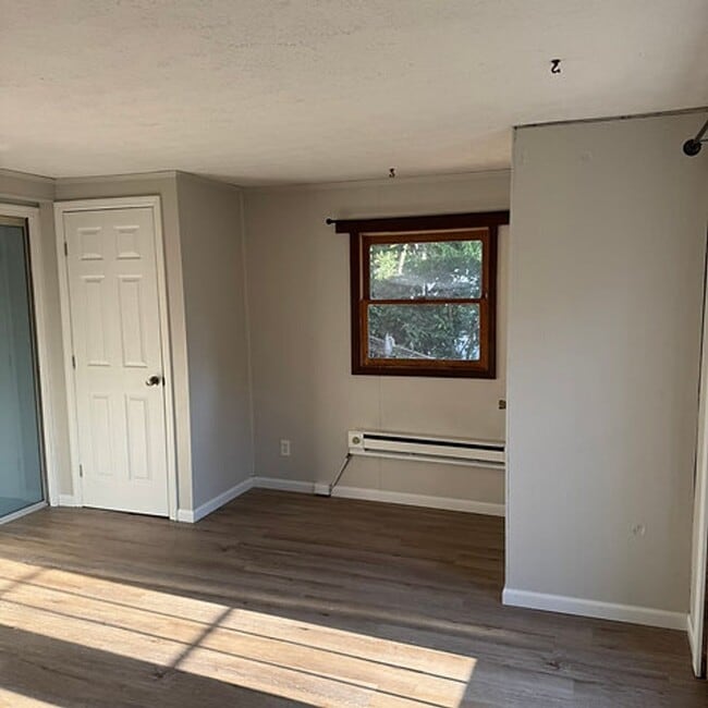 Building Photo - 319 N Elm St