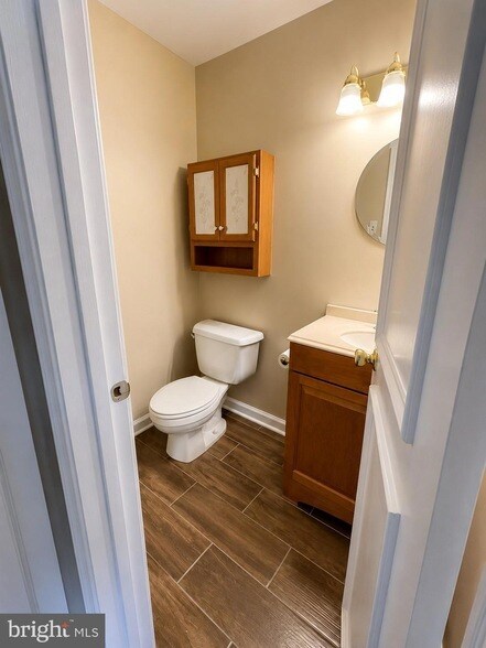 Building Photo - 612 Mews Dr