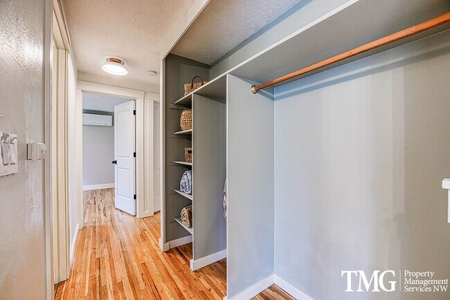 Building Photo - Classic Ranch Style home with 2 Bed 1.5 Bath and Large Backyard!