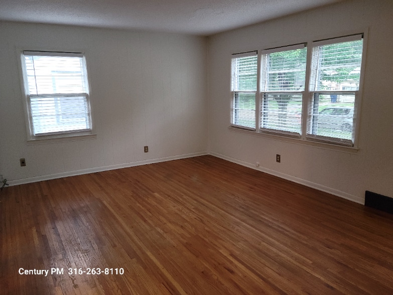 Building Photo - 5941 E Bellaire Ave