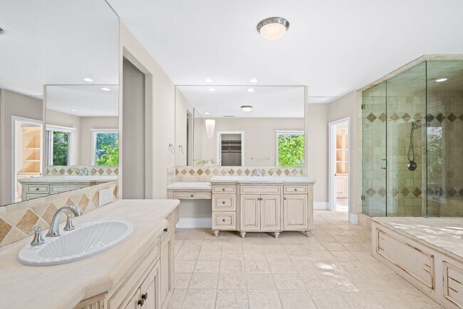 Building Photo - Elegant Dream Escape - Hills of Studio City