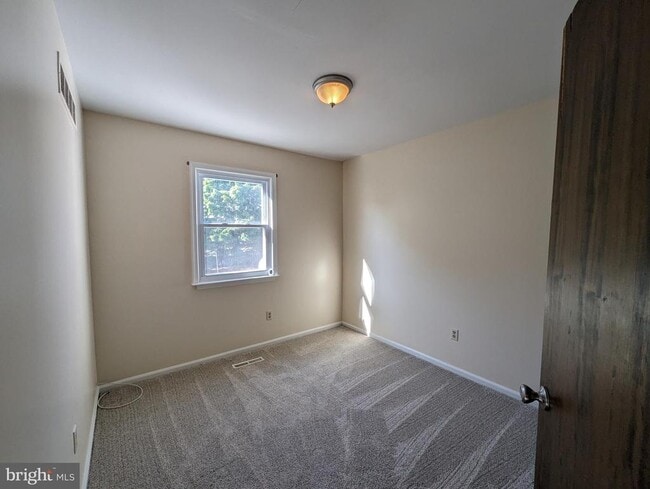 Building Photo - 830 Woodcrest Dr
