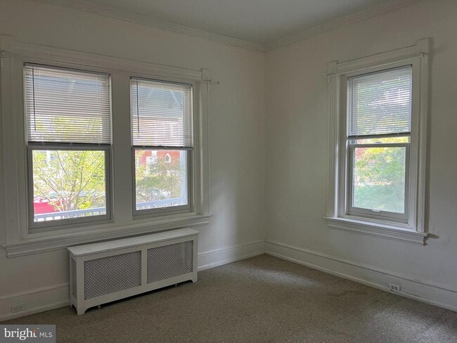 Building Photo - 210 Grayling Ave