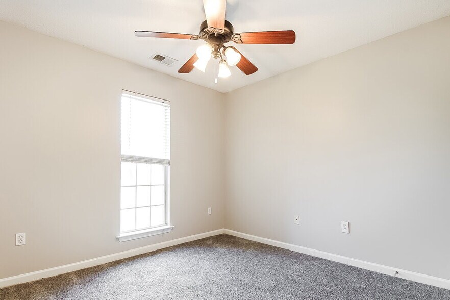 Building Photo - 1649 Cherry Creek Dr