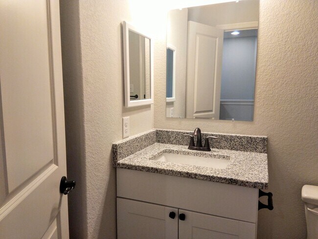 Building Photo - **APPLICATION RECEIVED** 3BR / 2.5BA Home | Fenced Backyard, Garage & Stainless Appliances!