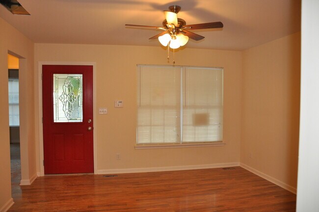 Building Photo - 721 Golfview Dr