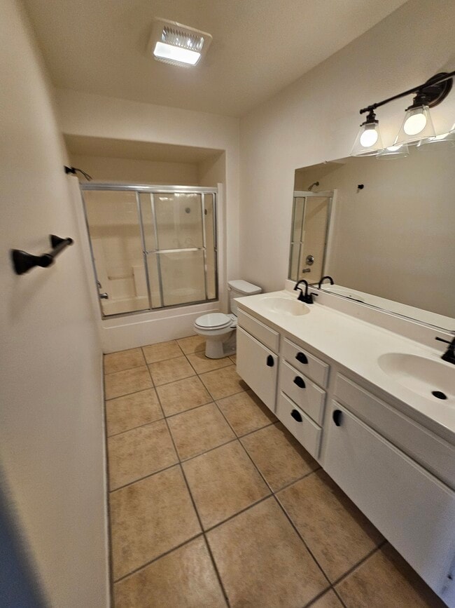 Building Photo - 1050 Harbor Heights Dr